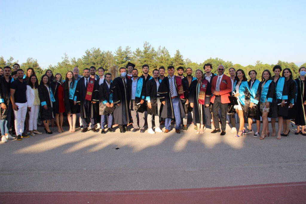 Uludağ Üniversitesi’nde mezuniyet sevinci