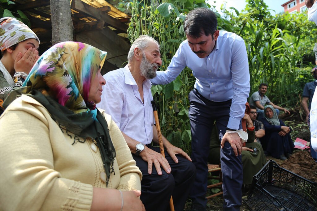 Selde kaybolan Batuhan Delihasan’ın ailesini Bakan Murat Kurum teselli etti