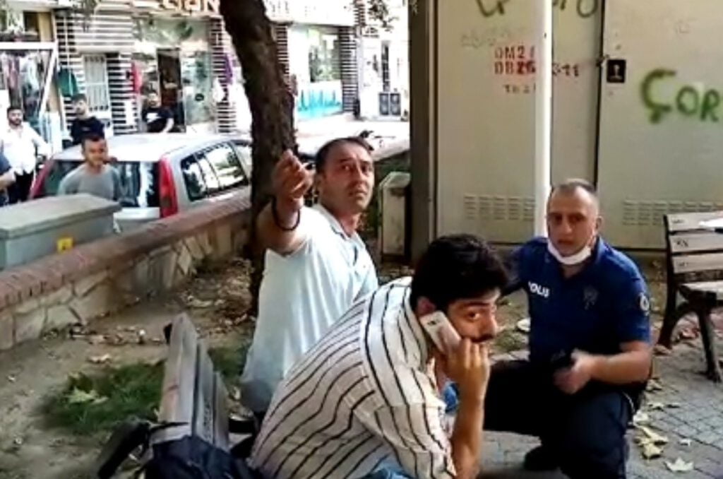 Yaktığı evini oturup izledi!