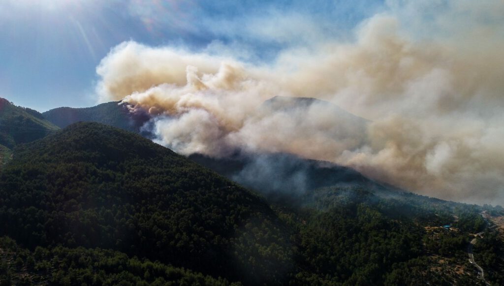 3 ilde yangınla mücadele