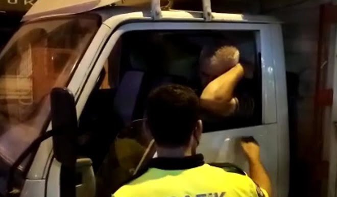 Direksiyon başında sızdı!