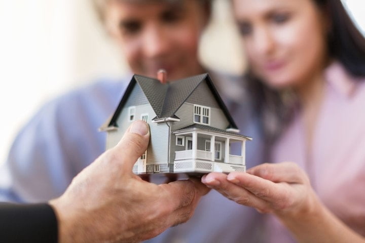 İzmir Bornova’da 2+1 daire icradan satılıktır