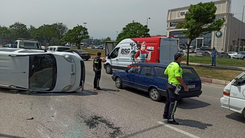 Araç devrildi; sürücü ölümden döndü