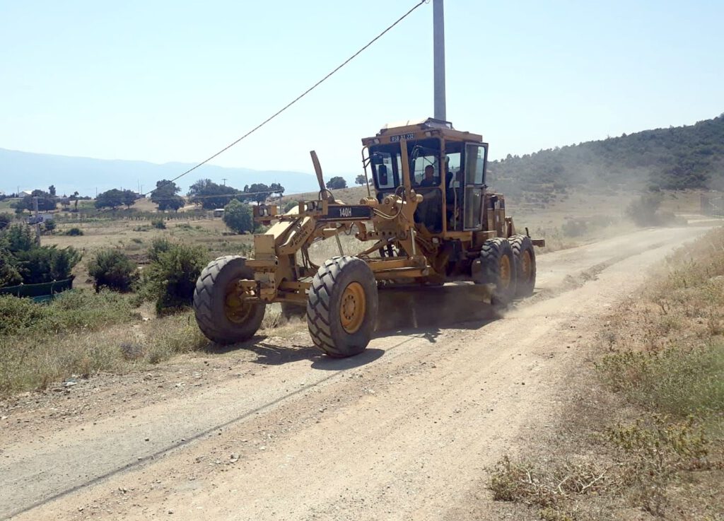 Arazi yolları yenileniyor
