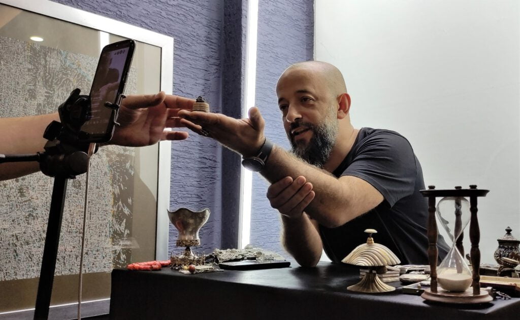 Artık mezatlar canlı yayınla yapılıyor