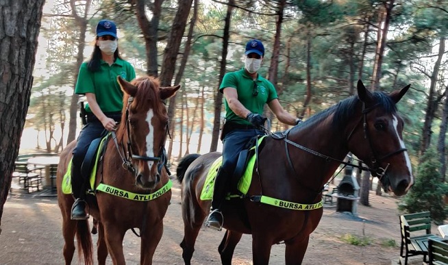 Atlı polisler yangın denetiminde