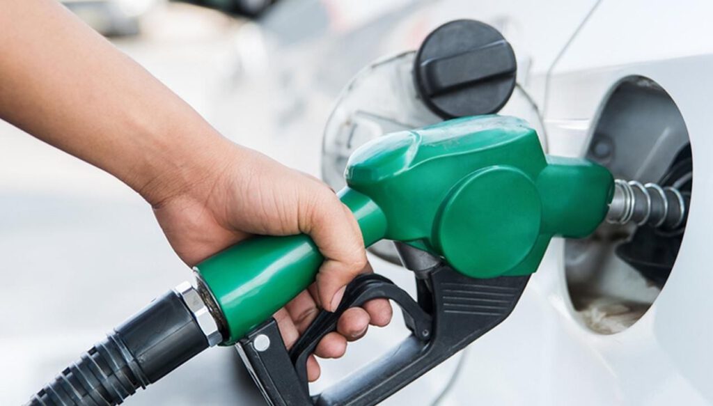 Benzinlik çalışanı için aşı şartı