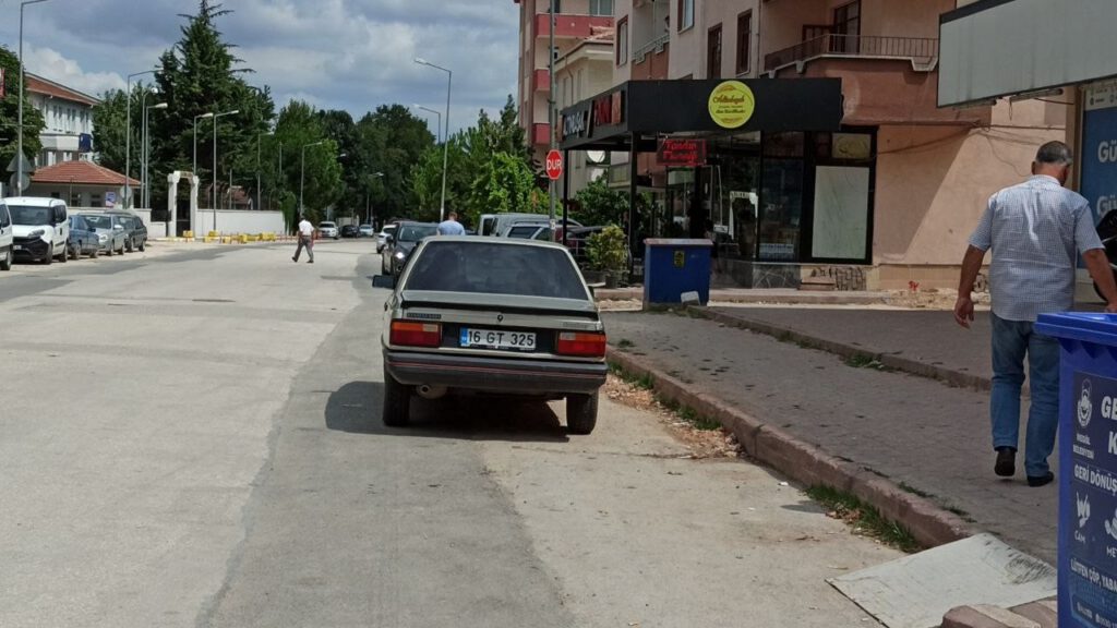 Yola çıkan çocuğa otomobil çarptı