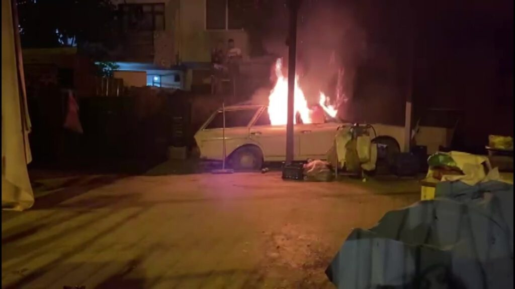 Bursa’da bir otomobil alev alev yandı