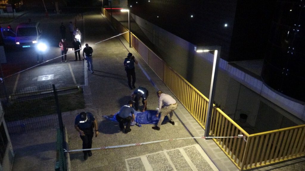 Bursa’da bir parkta erkek cesedi bulundu