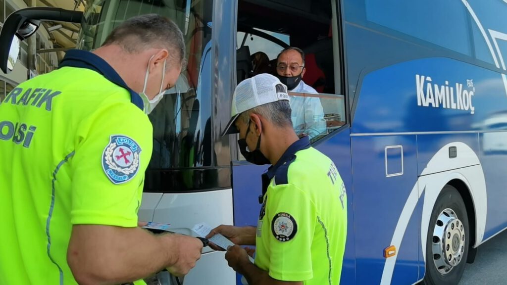 Bursa’da otobüs seferleri polis kontrolünde