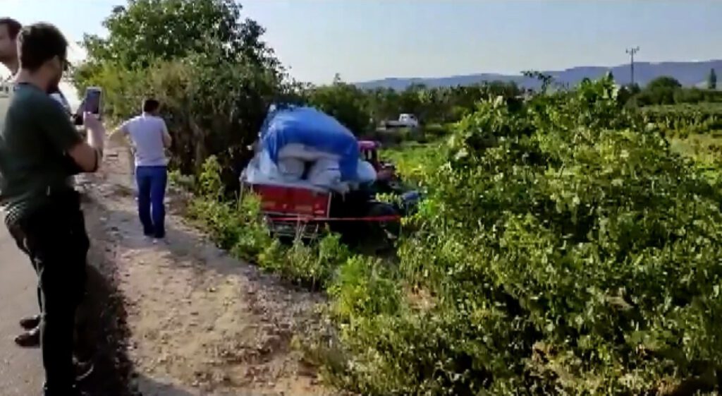 Bursa’da tır ile traktör çarpıştı: 3 yaralı