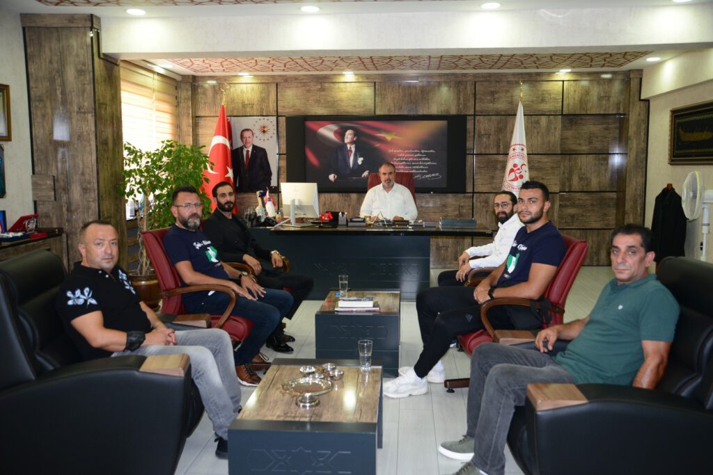 Bursasporlu Anıl Erkin Zeray’a plaket verildi