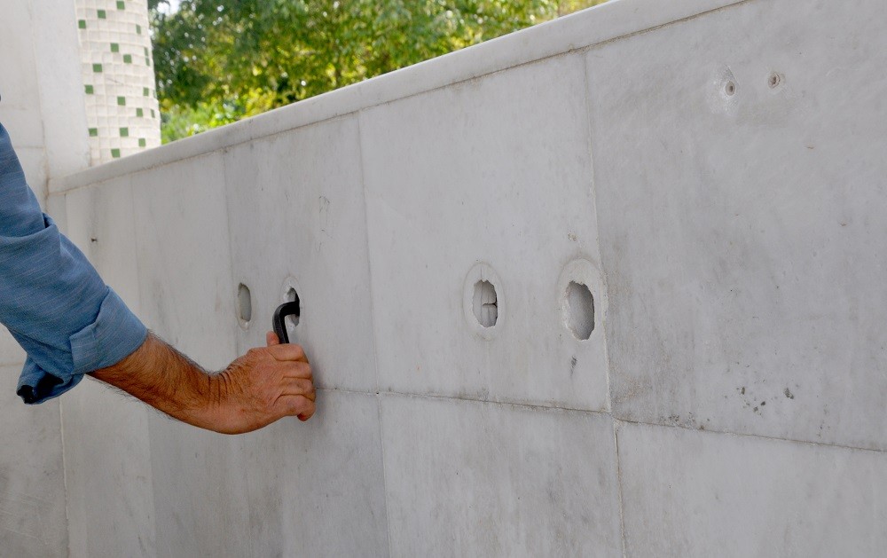 Camilerin musluklarını çaldılar!