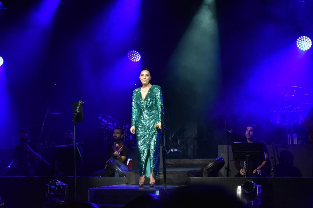 Ebru Gündeş’le muhteşem final