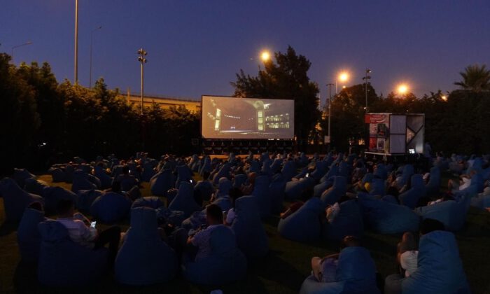 İzmir’de açık havada sinema keyfi