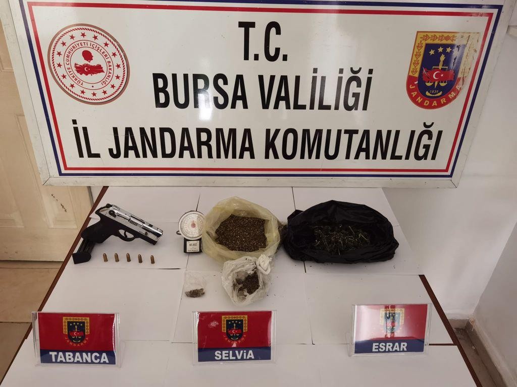 Jandarmadan zehir tacirlerine suçüstü