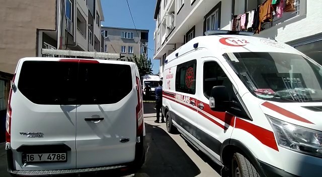 Karısını bıçakla delik deşik etti!