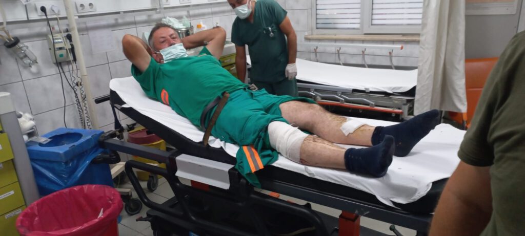 Kavganın arasında kaldı, pompalı tüfekle vuruldu