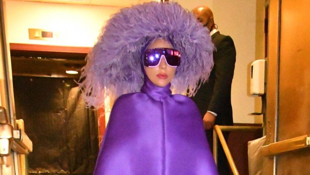 Lady Gaga morlar içinde