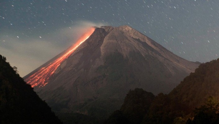 Merapi Yanardağı’nda patlama