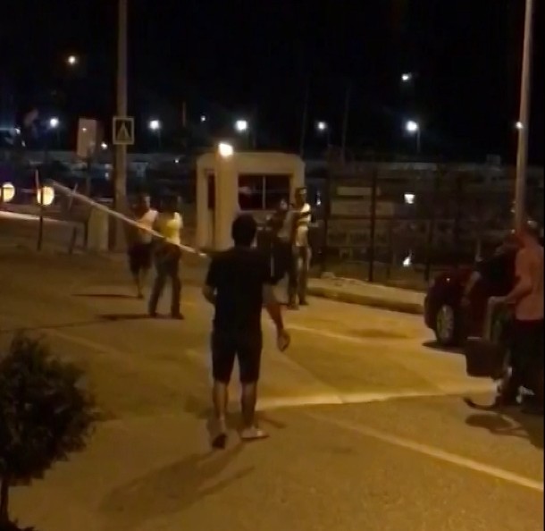 Mudanya’da iki grup birbirine girdi