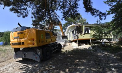 Orman arazisindeki kaçak evlere balyoz