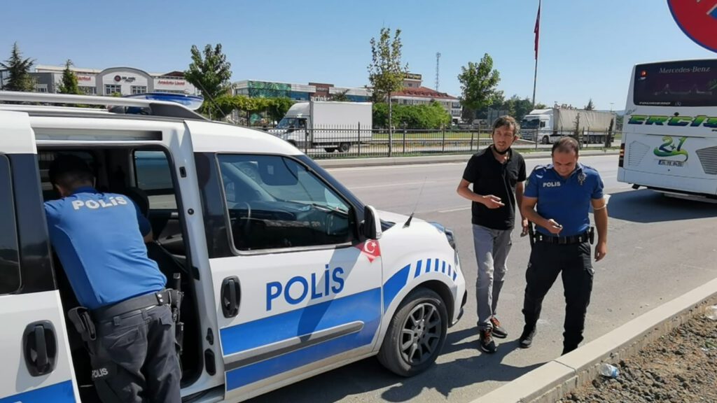 Otobüsle kaçarken yakalandı