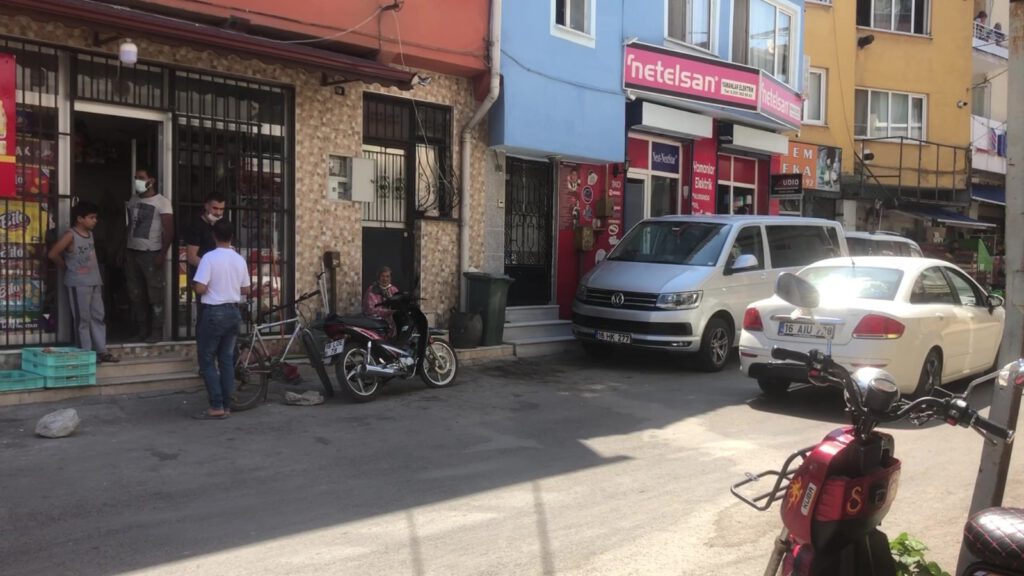 Dükkanının önünde otururken vuruldu
