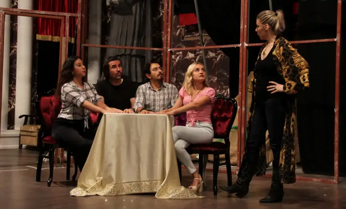 Sahne Tozu Tiyatrosu, perdelerini açıyor