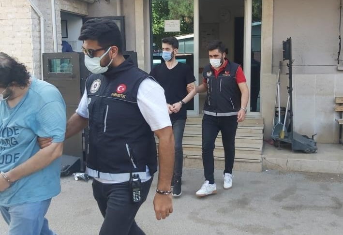 Uyuşturucu satıcılarına şok baskın!