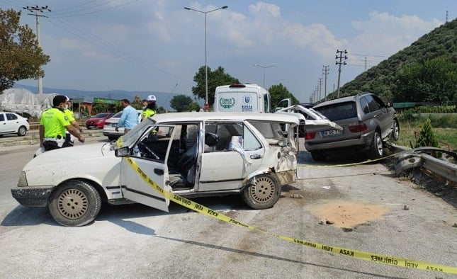 Sürücü araçtan fırlayıp öldü!