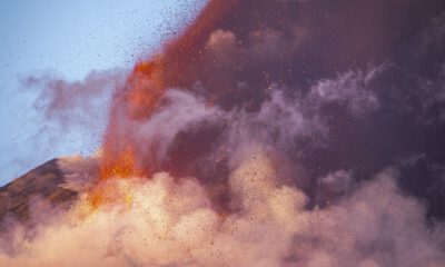 Etna Yanardağı yeniden lav püskürttü
