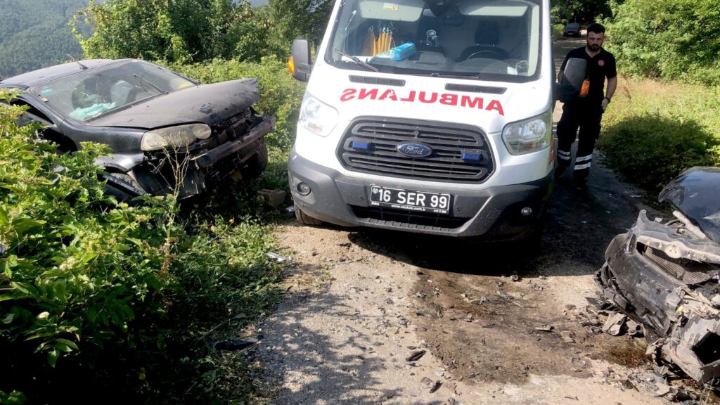 Virajda feci kaza: 4 yaralı