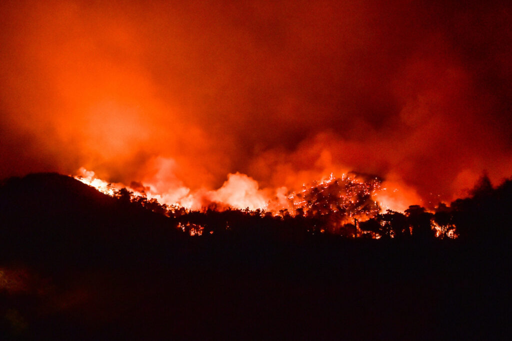 Marmaris’te yangın devam ediyor