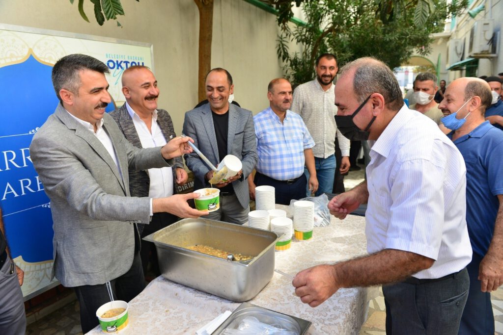 Yıldırım’da aşure kazanları birlik için kaynadı