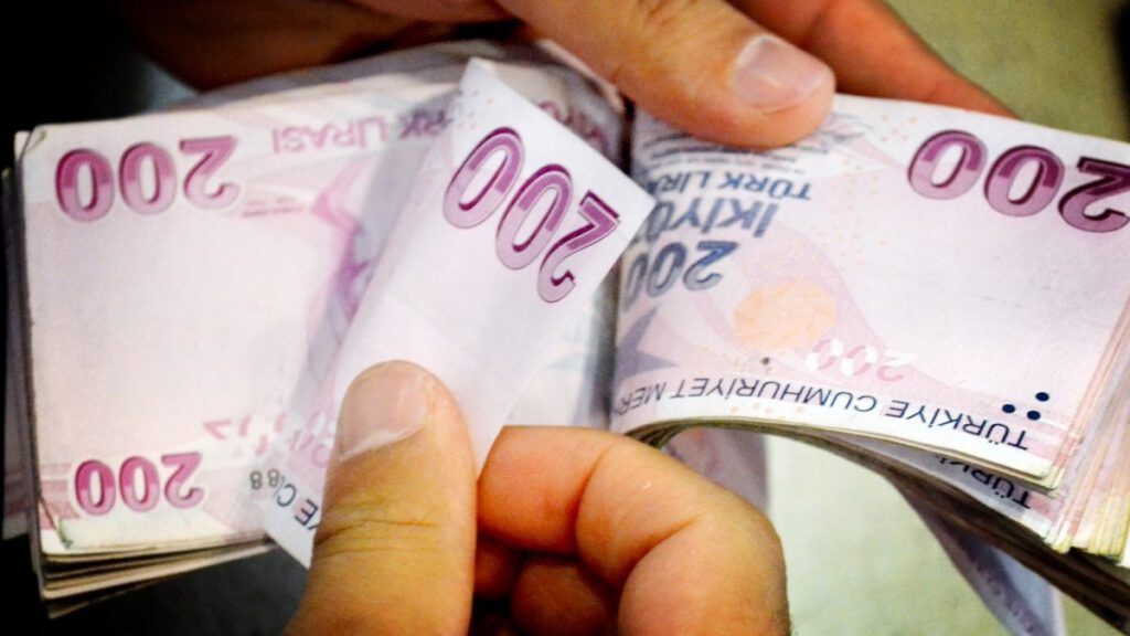 2.2 milyar lira kredi takibe düştü