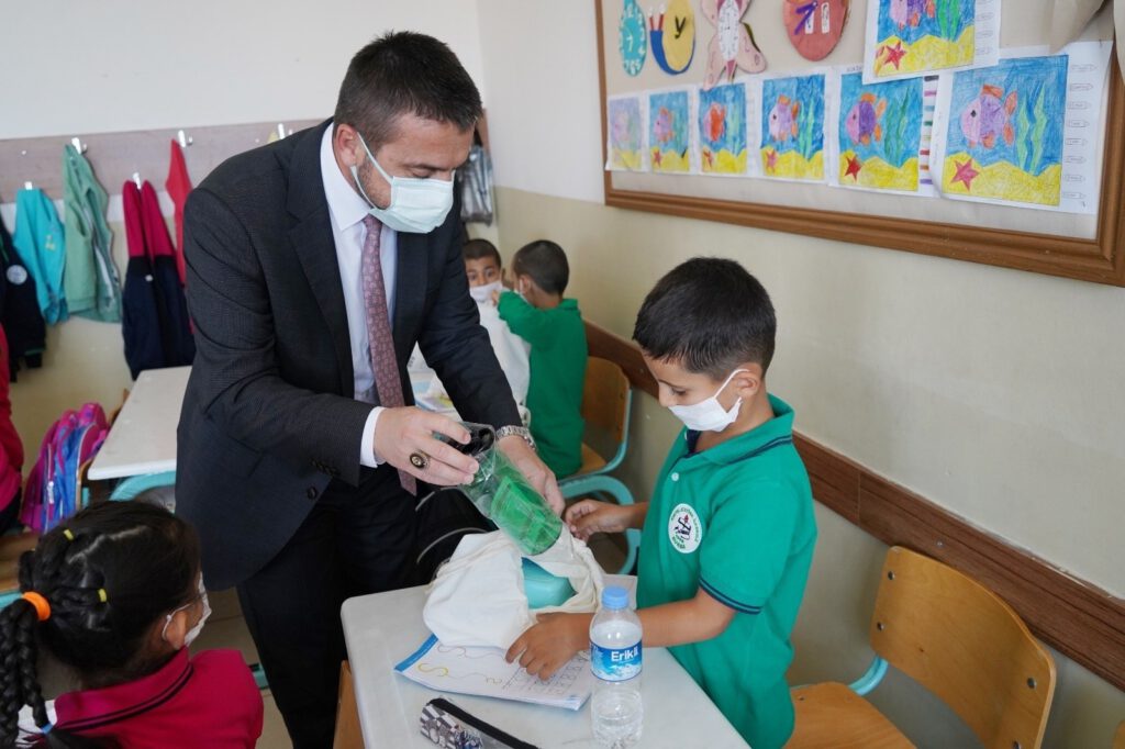 4 Bin 500 öğrenciye kırtasiye desteği