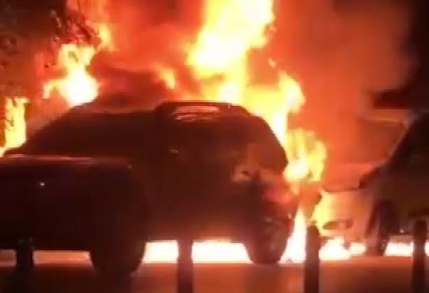 Bursa’da 2 otomobil yandı