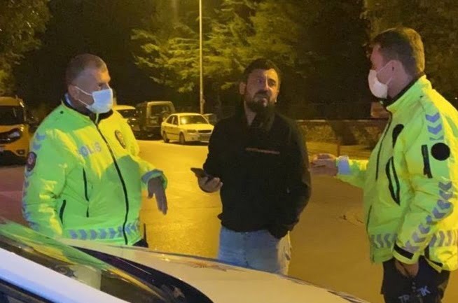 Alkolmetreyi pos cihazı zannetti!