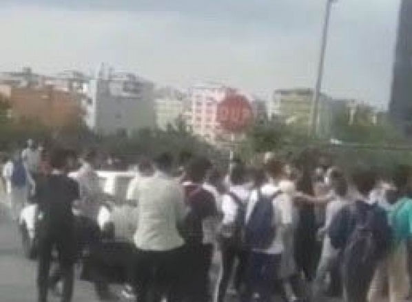 Bursa’da okul önünde arbede