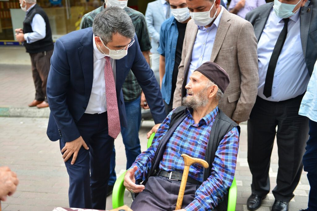 Yılmaz, Yıldırım’ı sokak sokak geziyor