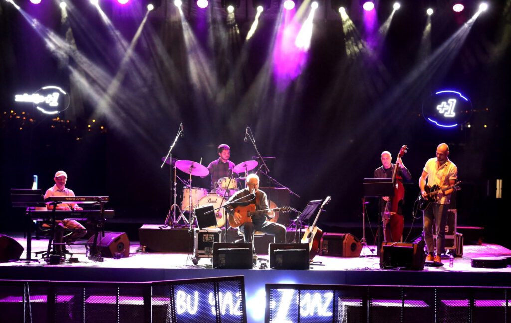 Bülent Ortaçgil, nostalji yaşattı