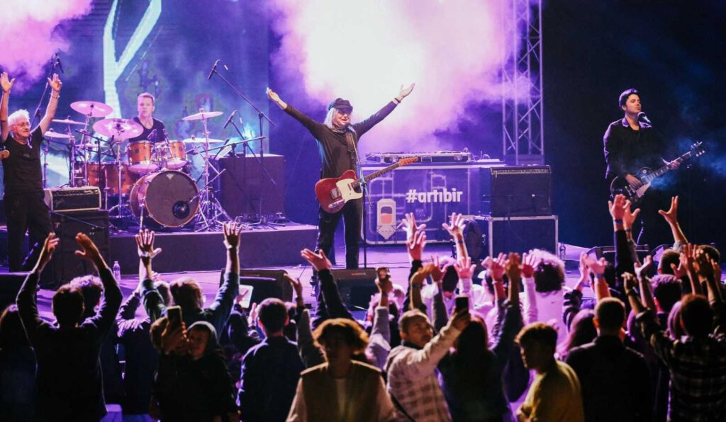 Bulutsuzluk Özlemi ile final yapıldı