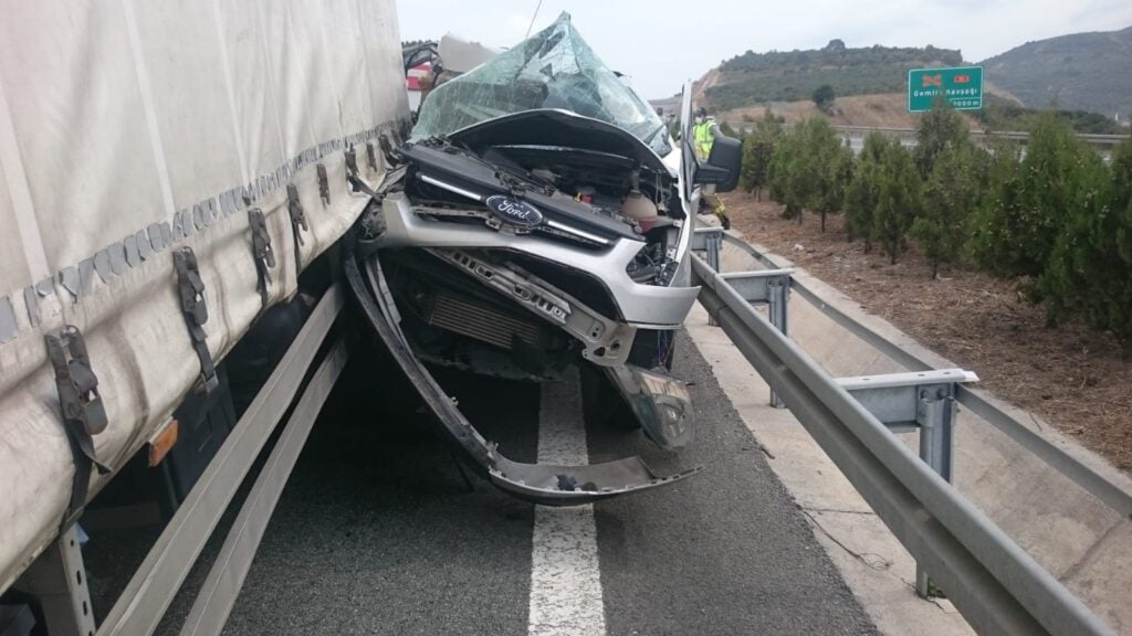 Burnu bile kanamadan kurtuldu!