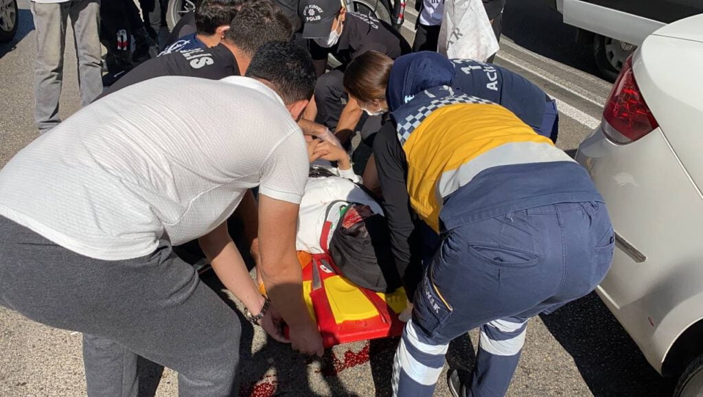 Bursa’da kadına otomobil çarptı