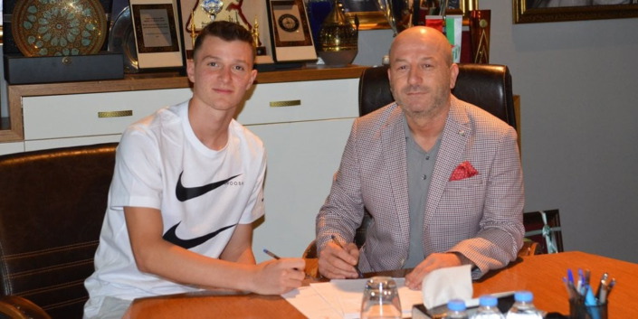 Bursasporlu Eren Tunalı, profesyonel oldu