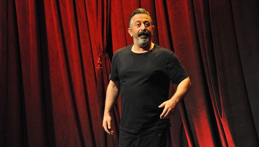 Cem Yılmaz dolandırıcılara karşı uyardı