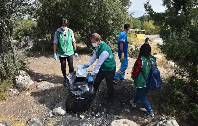 Temiz çevre için çöp topladılar