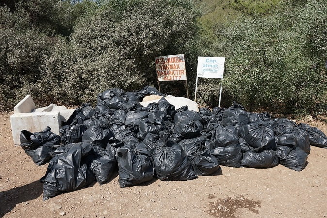 Gözde koydan çıkan çöpler şaşırttı
